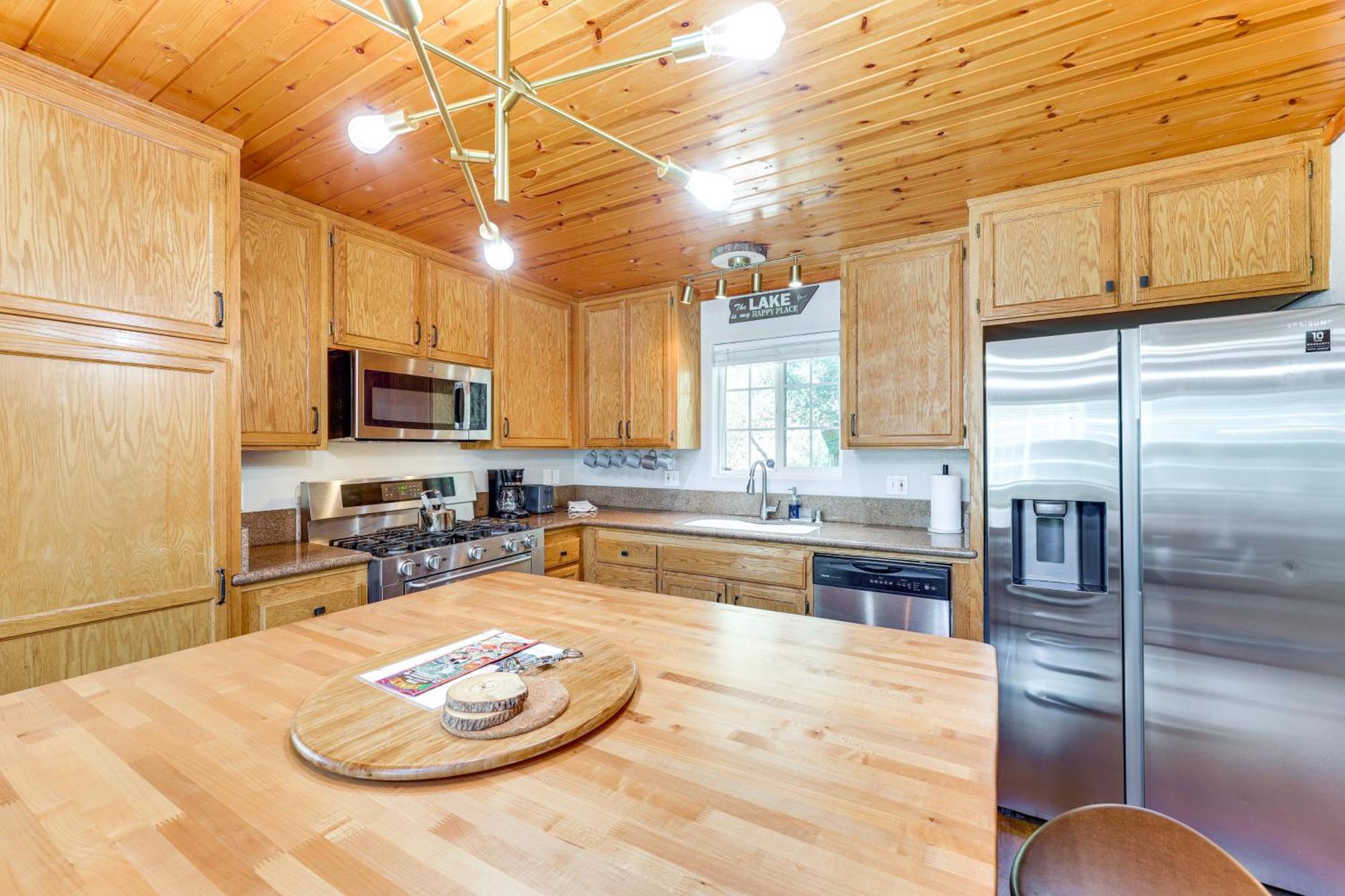 Remodeled Crestline Retreat Walk To Lake Gregory! Εξωτερικό φωτογραφία