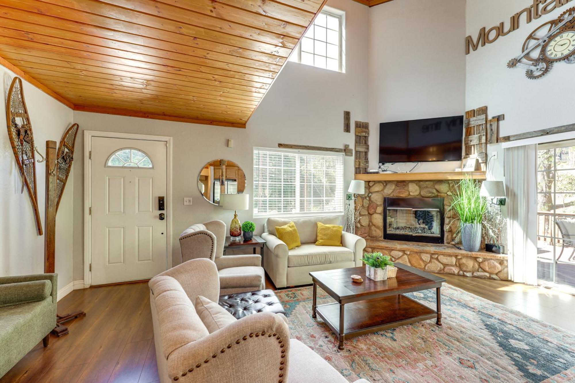 Remodeled Crestline Retreat Walk To Lake Gregory! Εξωτερικό φωτογραφία