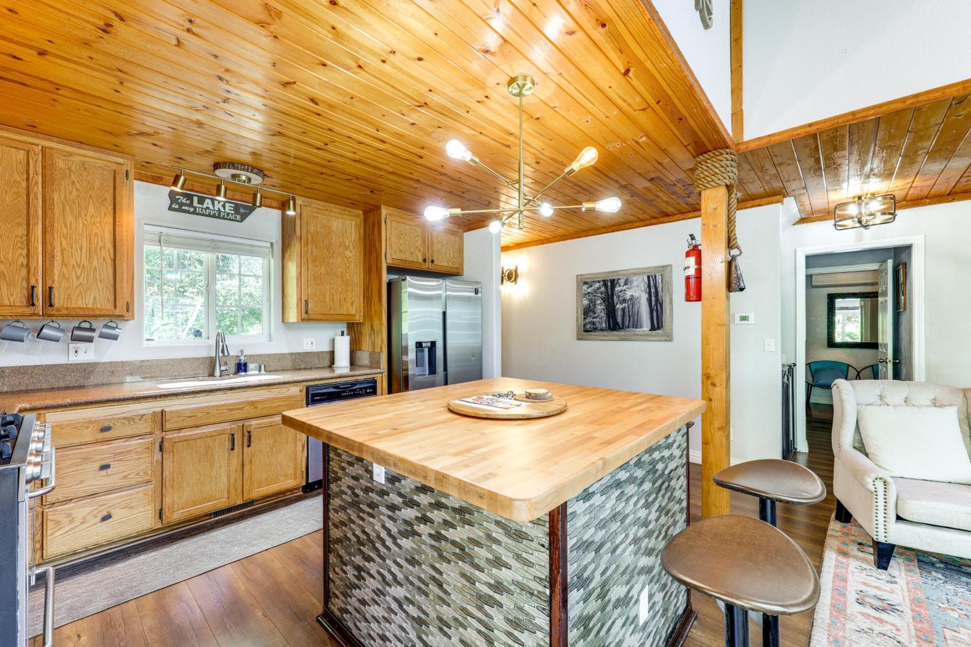 Remodeled Crestline Retreat Walk To Lake Gregory! Εξωτερικό φωτογραφία
